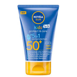 NIVEA SUN Solar Milk Protect & Play Kids SPF 50+ Format podróżny (1 x 50 ml), wodoodporny krem przeciwsłoneczny, opracowany dla skóry dzieci